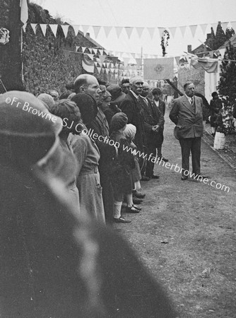 CONGRESS DECORATIONS, CROWDS